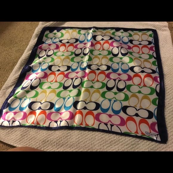 NWOT 100 💯 percent Authentic Coach New Silk Scarf - Picture 3 of 5